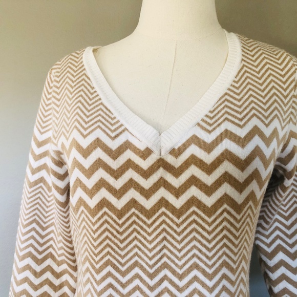 Knit Dress Medium V Neck Long Sleeves Tan White Charming Charlie - Picture 4 of 9